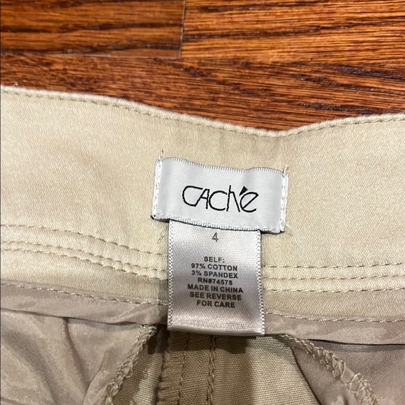 Cache tan Bermudas with Tailored Look - Picture 3 of 5